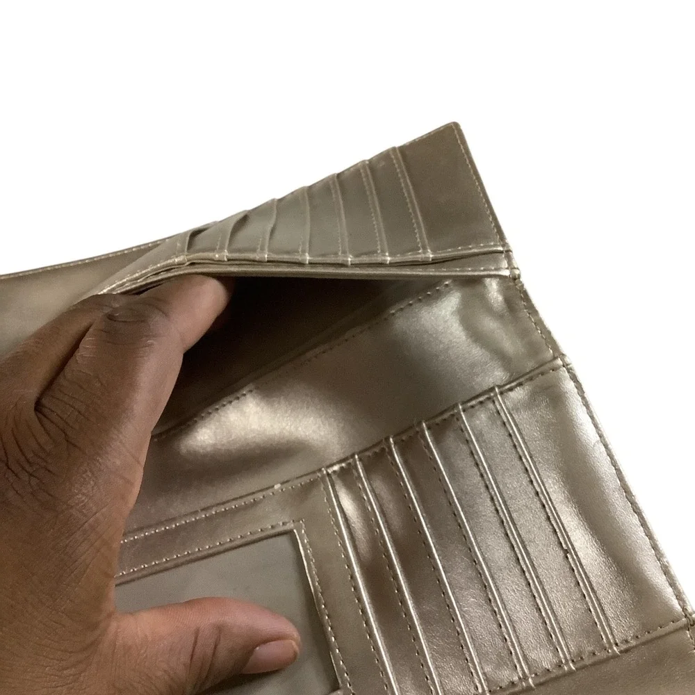GUESS Tri-Fold Wallet Womens Tan Cream Black Colorblock Logo Faux Leather